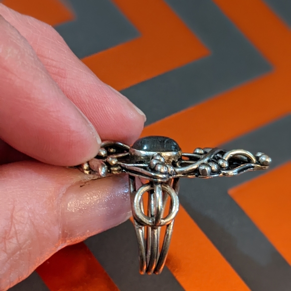 Vintage handcrafted ring - Picture 3 of 8